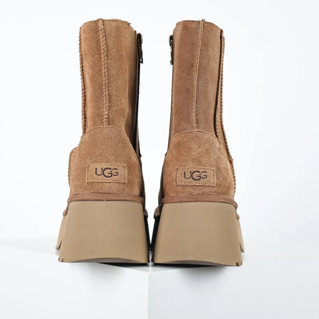 Pick up locally 💰700 Core recommended good price It is a very suitable choice for home furnishings. In the new year, uug launched a series of styles, which are partial to the preferences of young consumers and have also moved to the forefront of fashion trends. Shoe body material: water-repellent coated suede upper, 17 mm UGGPURE™ implantable wool insole, lightweight non-slip and comfortable rubber outsole, with brand LOGO and trademark, with full packaging Size: 35 36 37 38 39 40